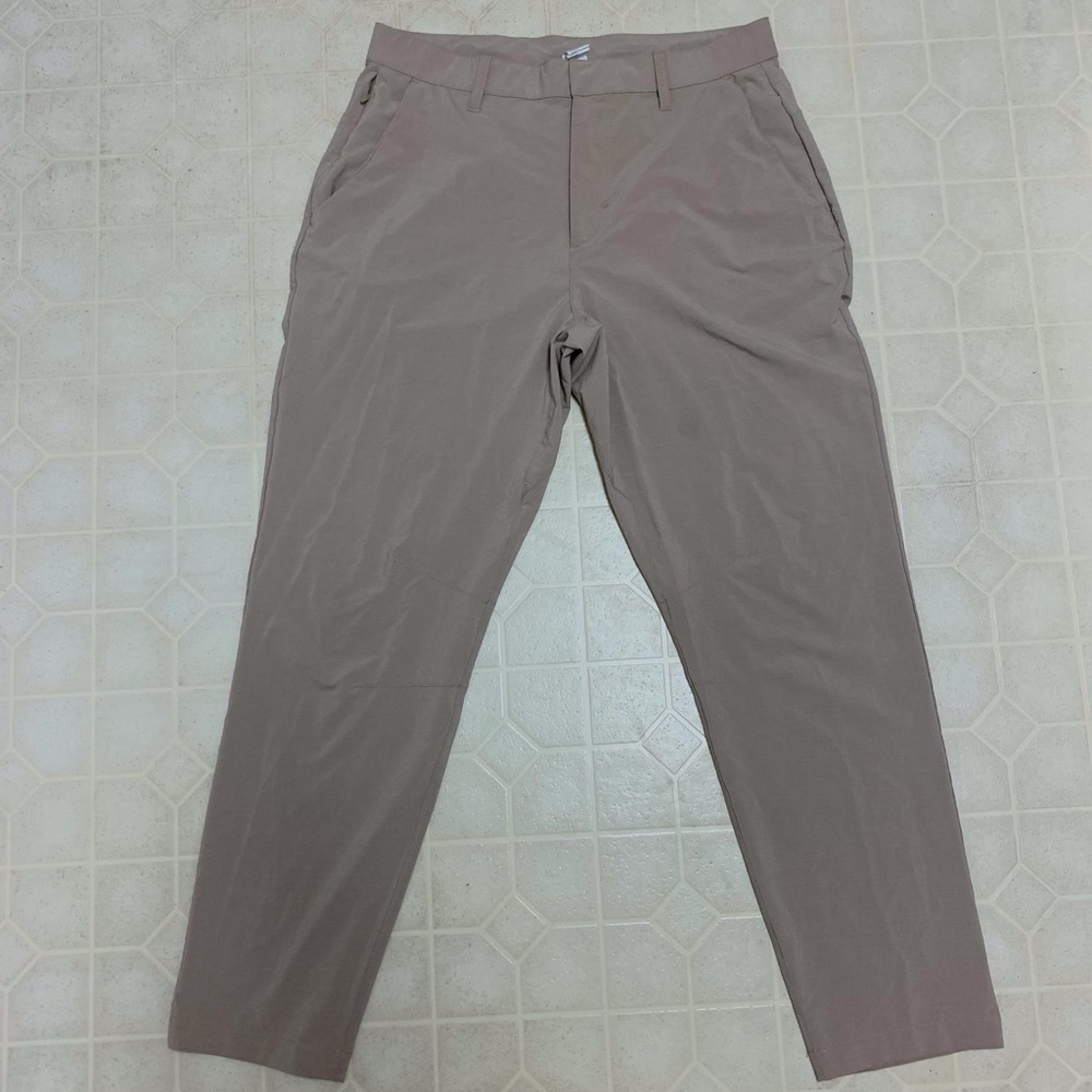 Beige  Fabletics “The Only Pant” Size Medium 32x29 Style# PT2040675
